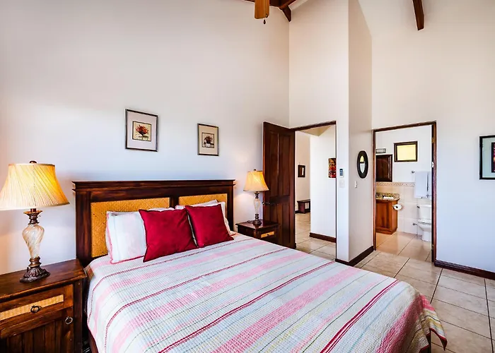 Сasa de vacaciones Catalina 15 - Ocean-view Townhouse, Pool, Walk To Playa Prieta *
